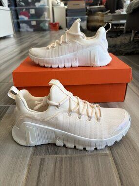 Women's Nike Free Metcon 6 Training Shoes - Chalk/White/Pure Platinum FJ7126-112